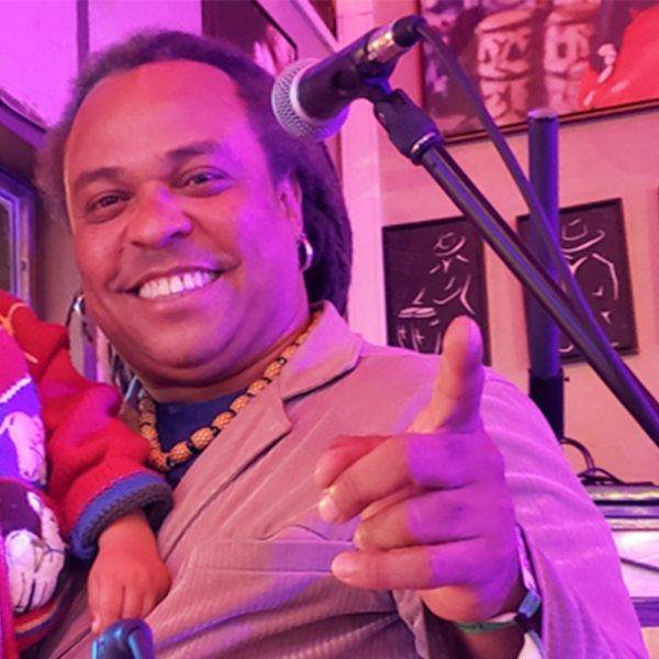 New Video from Dende: "Feira de São Joaquim"