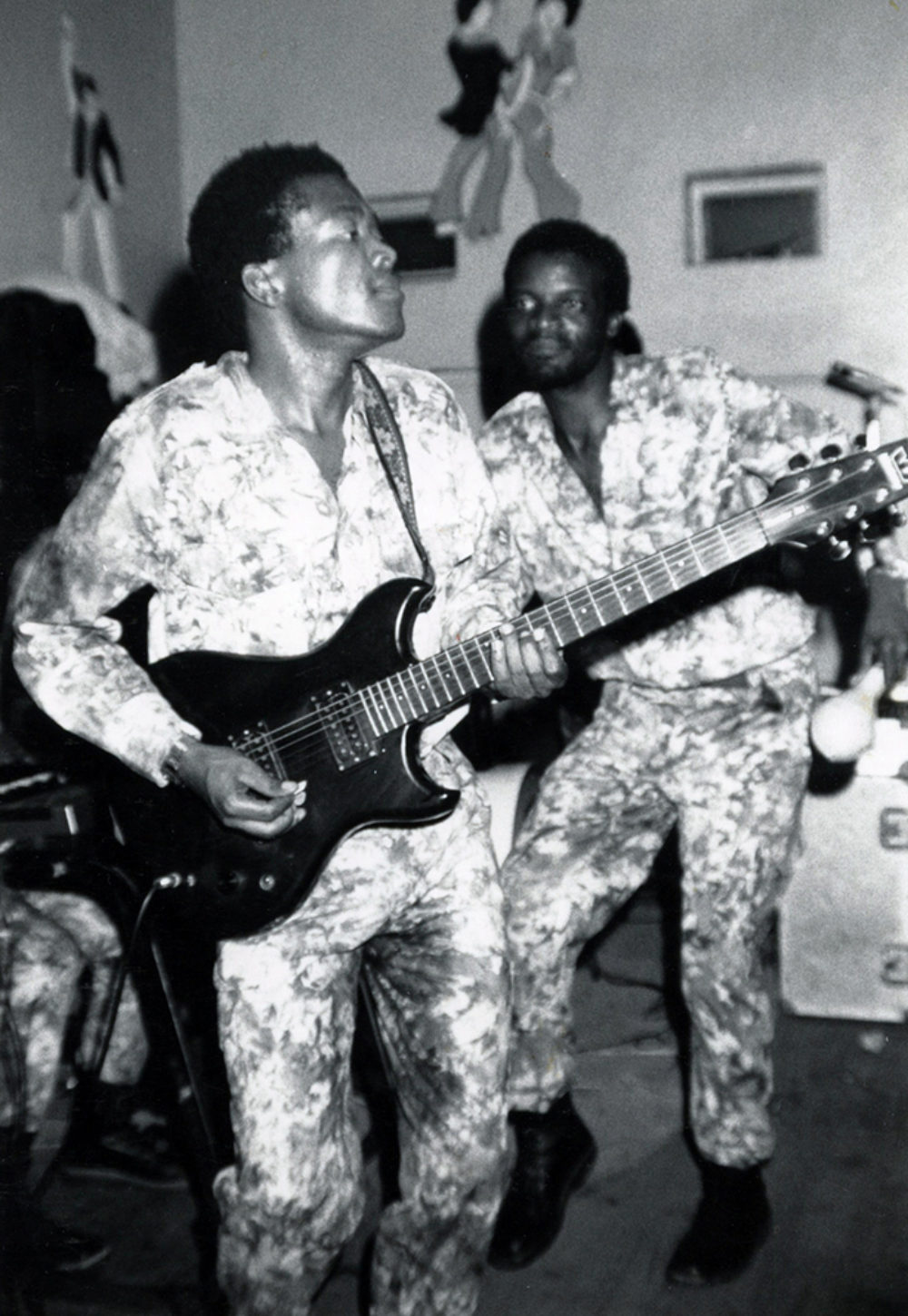 Chartwell with late Blacks Unlimited guitarist Jonah Sithole (Eyre, 1988)