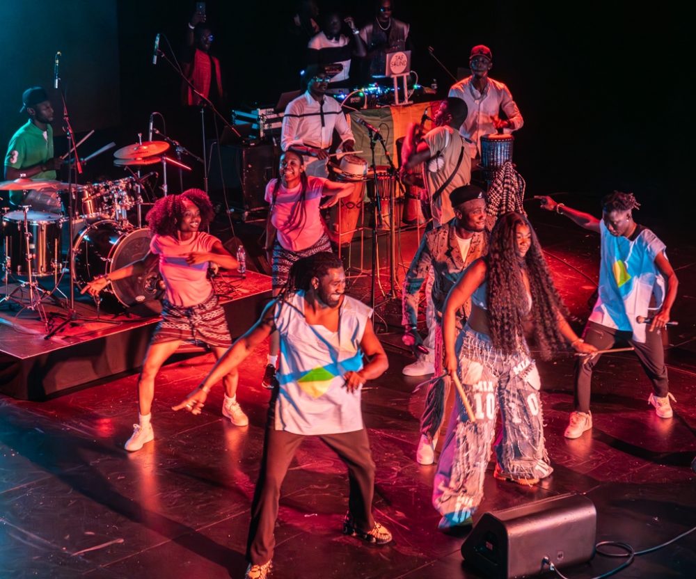 Mia Guisse and dancers