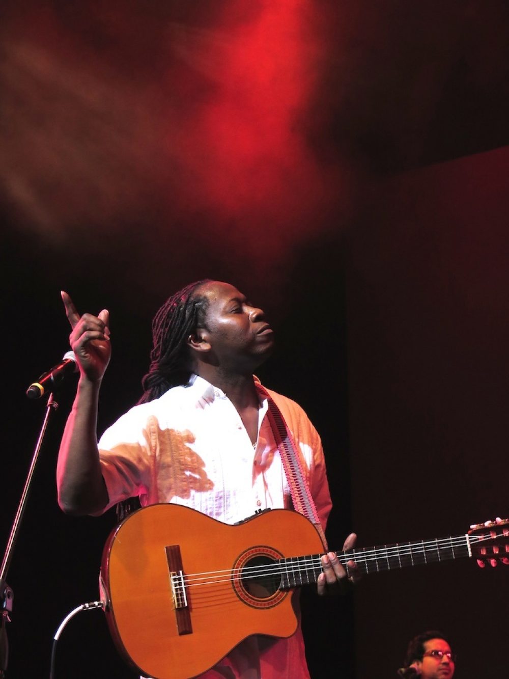 After all the ceremony, Aurelio changed into stage clothes and wowed the hall.