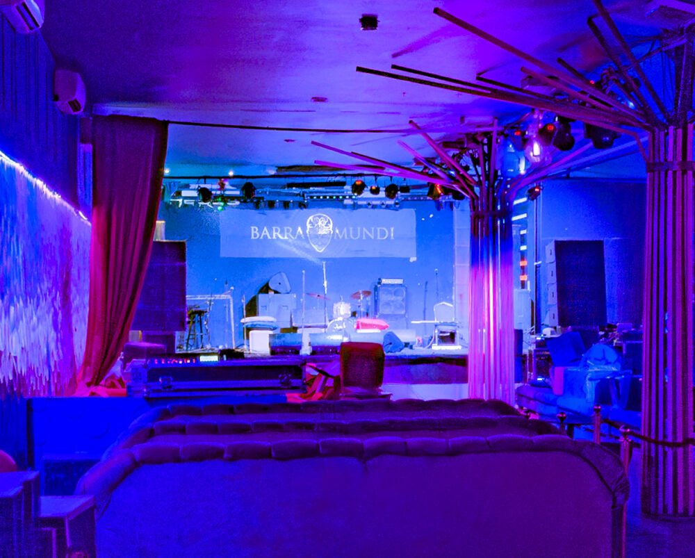 Barra Mundi at half-past-midnight, nearly two hours before showtime on a Wednesday night...